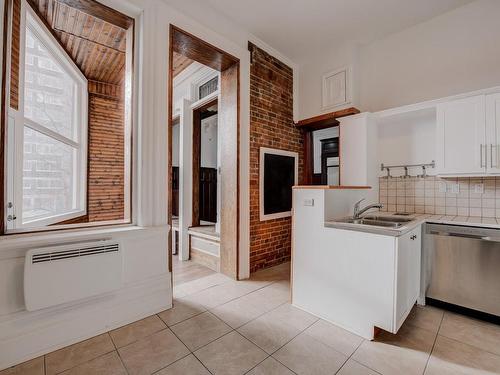 Cuisine - 100-1572 Av. Summerhill, Montréal (Ville-Marie), QC - Indoor Photo Showing Kitchen With Double Sink