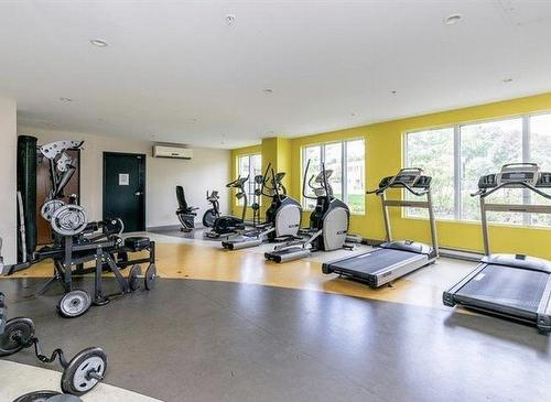 Exercise room - 312-1600 Rue St-Louis, Montréal (Saint-Laurent), QC - Indoor Photo Showing Gym Room