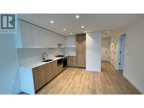 1103 505 Nelson Street, Coquitlam, BC - Indoor Photo Showing Kitchen