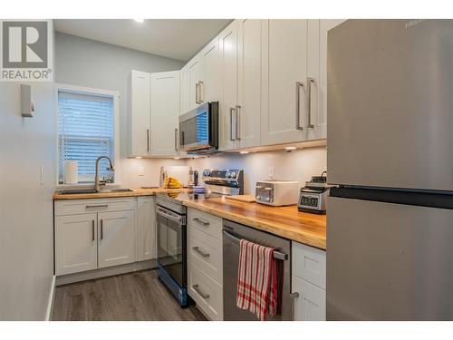 1440A Ravine Street, Trail, BC - Indoor Photo Showing Kitchen With Stainless Steel Kitchen With Double Sink