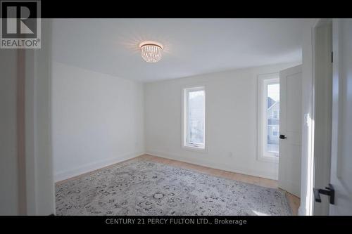 4816 Saint Clair Avenue, Niagara Falls, ON - Indoor Photo Showing Other Room