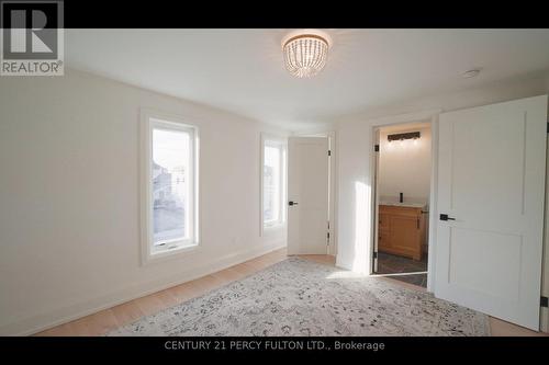 4816 Saint Clair Avenue, Niagara Falls, ON - Indoor Photo Showing Other Room