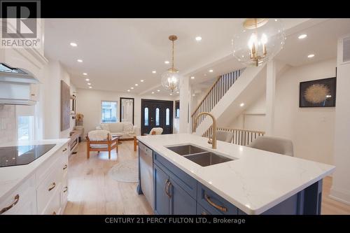 4816 Saint Clair Avenue, Niagara Falls, ON - Indoor Photo Showing Kitchen With Double Sink With Upgraded Kitchen