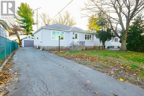 7010 Dunn Street, Niagara Falls, ON - Outdoor