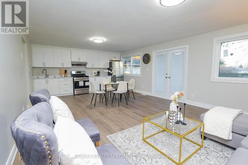 7010 Dunn Street, Niagara Falls, ON - Indoor Photo Showing Living Room