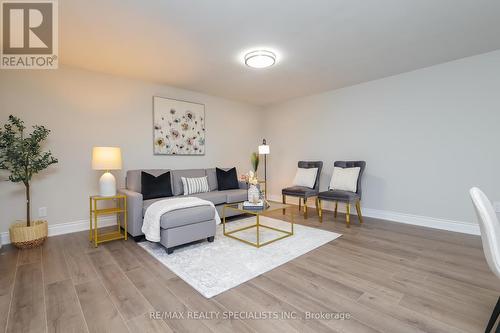 7010 Dunn Street, Niagara Falls, ON - Indoor Photo Showing Living Room