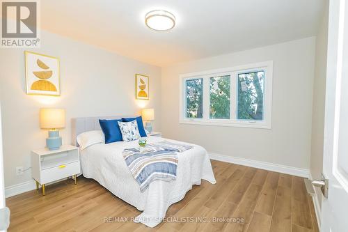 7010 Dunn Street, Niagara Falls, ON - Indoor Photo Showing Bedroom