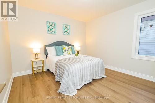 7010 Dunn Street, Niagara Falls, ON - Indoor Photo Showing Bedroom