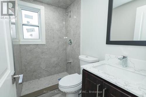 7010 Dunn Street, Niagara Falls, ON - Indoor Photo Showing Bathroom