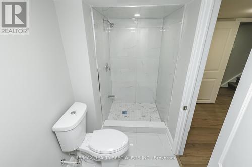 7010 Dunn Street, Niagara Falls, ON - Indoor Photo Showing Bathroom