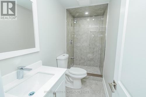 7010 Dunn Street, Niagara Falls, ON - Indoor Photo Showing Bathroom