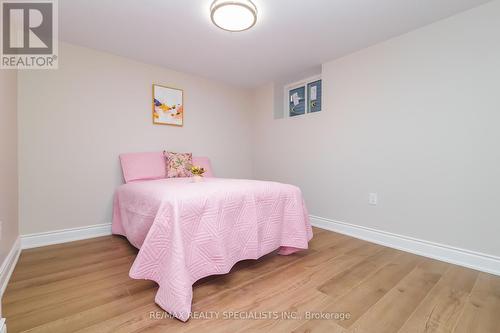 7010 Dunn Street, Niagara Falls, ON - Indoor Photo Showing Bedroom