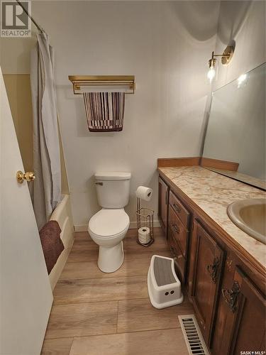 206 Heather Avenue, Ogema, SK - Indoor Photo Showing Bathroom