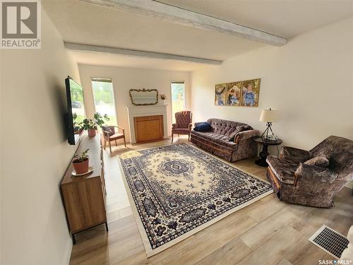 206 Heather Avenue, Ogema, SK - Indoor Photo Showing Living Room