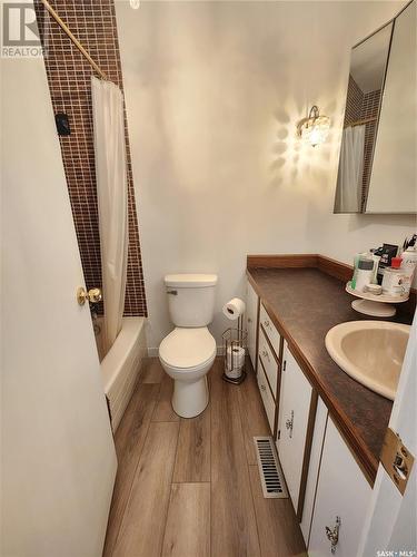 206 Heather Avenue, Ogema, SK - Indoor Photo Showing Bathroom