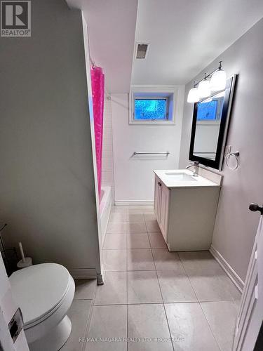 6889 Warden Avenue, Niagara Falls (217 - Arad/Fallsview), ON - Indoor Photo Showing Bathroom