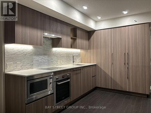 901 - 19 Bathurst Street, Toronto, ON - Indoor Photo Showing Kitchen