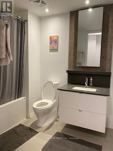 610 - 138 St Helens Avenue, Toronto, ON - Indoor Photo Showing Bathroom