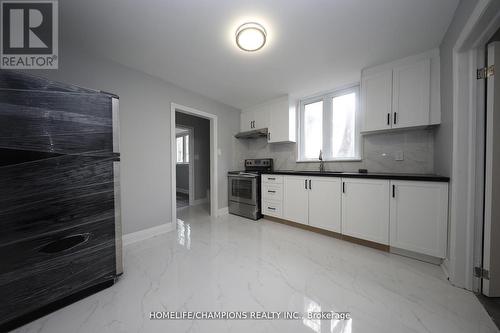 Bsmt - 426 Cromwell Avenue, Oshawa, ON - Indoor Photo Showing Kitchen