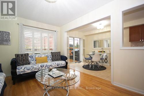 31 Latchford Way, Whitby, ON - Indoor Photo Showing Living Room