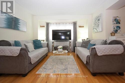 31 Latchford Way, Whitby, ON - Indoor Photo Showing Living Room