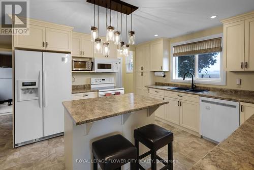 465004 Curries Road, Woodstock, ON - Indoor Photo Showing Kitchen With Double Sink