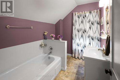 465004 Curries Road, Woodstock, ON - Indoor Photo Showing Bathroom