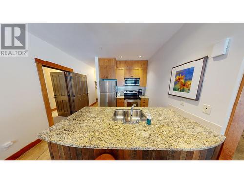 4559 Timberline Crescent Unit# 618 C, Fernie, BC - Indoor Photo Showing Kitchen With Double Sink