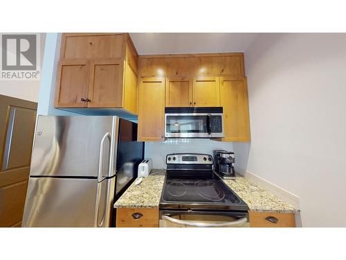 4559 Timberline Crescent Unit# 618 C, Fernie, BC - Indoor Photo Showing Kitchen