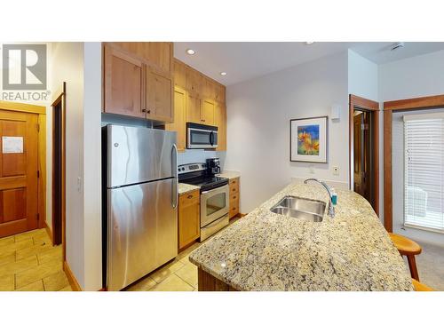 4559 Timberline Crescent Unit# 618 C, Fernie, BC - Indoor Photo Showing Kitchen With Double Sink