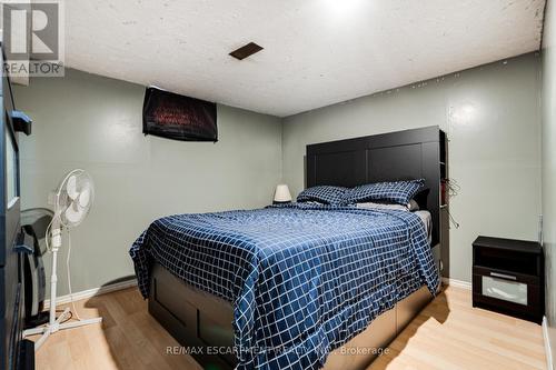 188 Clifton Downs Road, Hamilton, ON - Indoor Photo Showing Bedroom