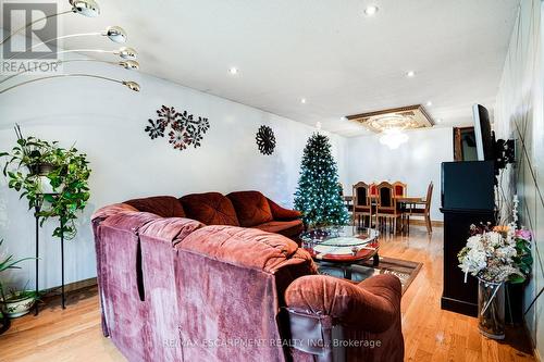 188 Clifton Downs Road, Hamilton, ON - Indoor Photo Showing Living Room