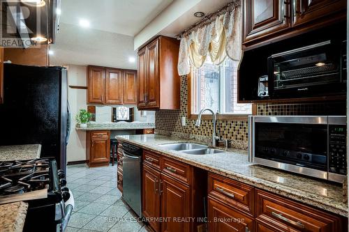 188 Clifton Downs Road, Hamilton, ON - Indoor Photo Showing Kitchen With Double Sink