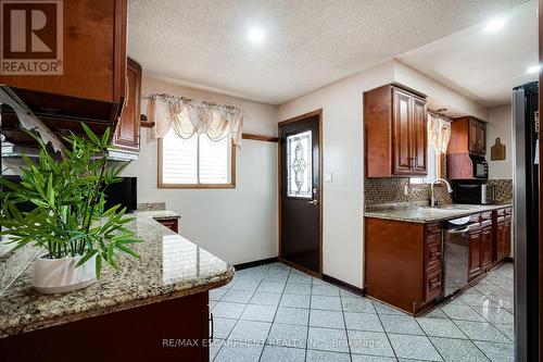 188 Clifton Downs Road, Hamilton, ON - Indoor Photo Showing Kitchen