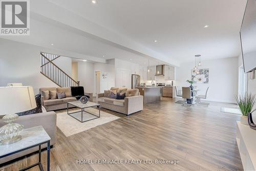 2194 Westpoint Heights, London, ON - Indoor Photo Showing Living Room