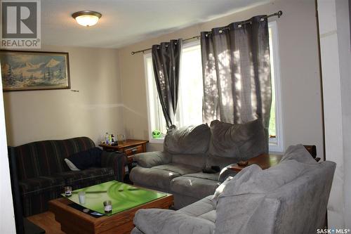 508 1St Avenue E, Lampman, SK - Indoor Photo Showing Living Room