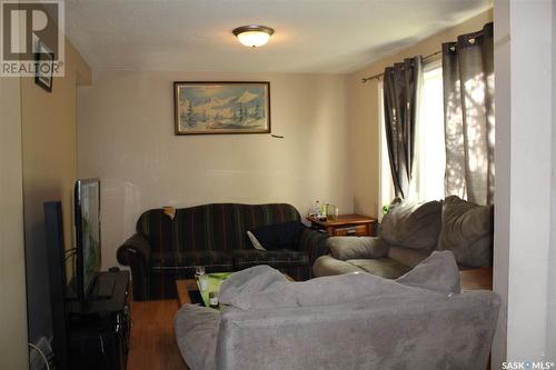 508 1St Avenue E, Lampman, SK - Indoor Photo Showing Living Room