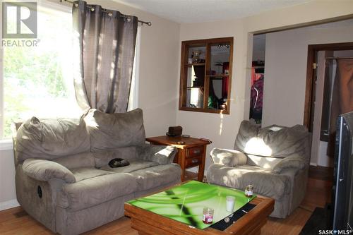 508 1St Avenue E, Lampman, SK - Indoor Photo Showing Living Room