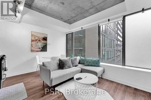 913 - 95 Bathurst Street, Toronto, ON - Indoor Photo Showing Living Room