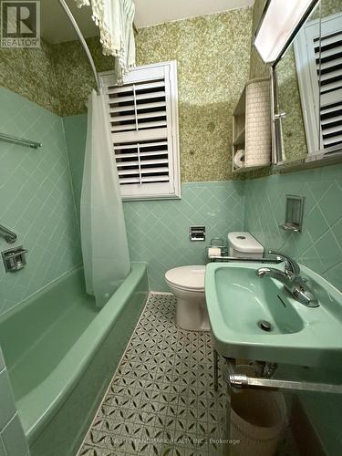 128 Chisholm Avenue, Toronto, ON - Indoor Photo Showing Bathroom