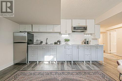 75 Jinnah Avenue, Markham, ON - Indoor Photo Showing Kitchen With Upgraded Kitchen