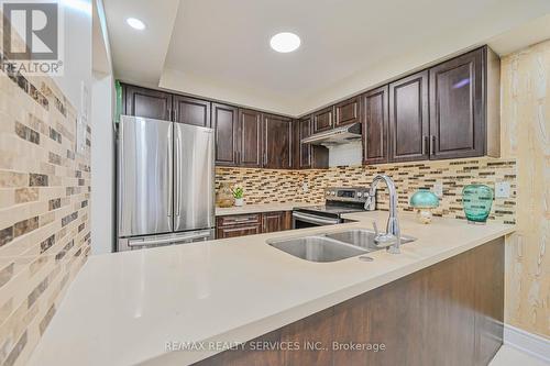 80 Winners Circle, Brampton, ON - Indoor Photo Showing Kitchen With Double Sink With Upgraded Kitchen