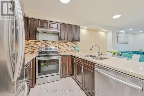 80 Winners Circle, Brampton, ON - Indoor Photo Showing Kitchen With Double Sink With Upgraded Kitchen