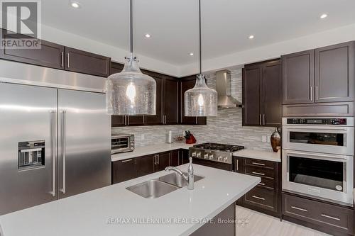 639 Bearberry Place, Milton, ON - Indoor Photo Showing Kitchen With Stainless Steel Kitchen With Double Sink With Upgraded Kitchen