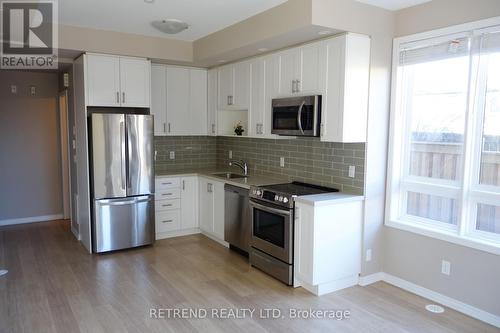 204 - 1150 Briar Hill Avenue, Toronto, ON - Indoor Photo Showing Kitchen With Upgraded Kitchen