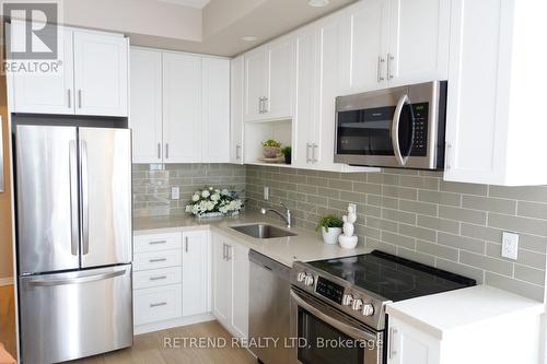 204 - 1150 Briar Hill Avenue, Toronto, ON - Indoor Photo Showing Kitchen With Upgraded Kitchen