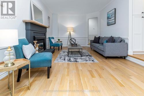 379 Devonshire Terrace, Hamilton, ON - Indoor Photo Showing Living Room With Fireplace