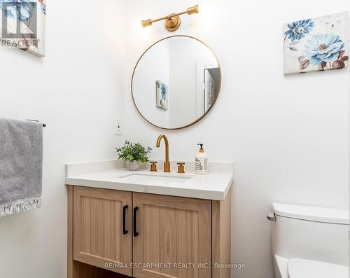 379 Devonshire Terrace, Hamilton, ON - Indoor Photo Showing Bathroom