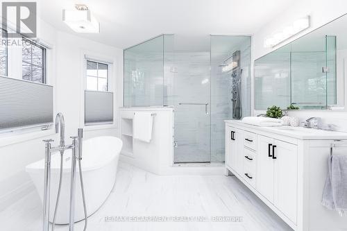 379 Devonshire Terrace, Hamilton, ON - Indoor Photo Showing Bathroom