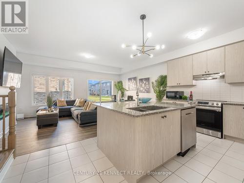 28 Admiral Road, Welland, ON - Indoor Photo Showing Kitchen With Double Sink